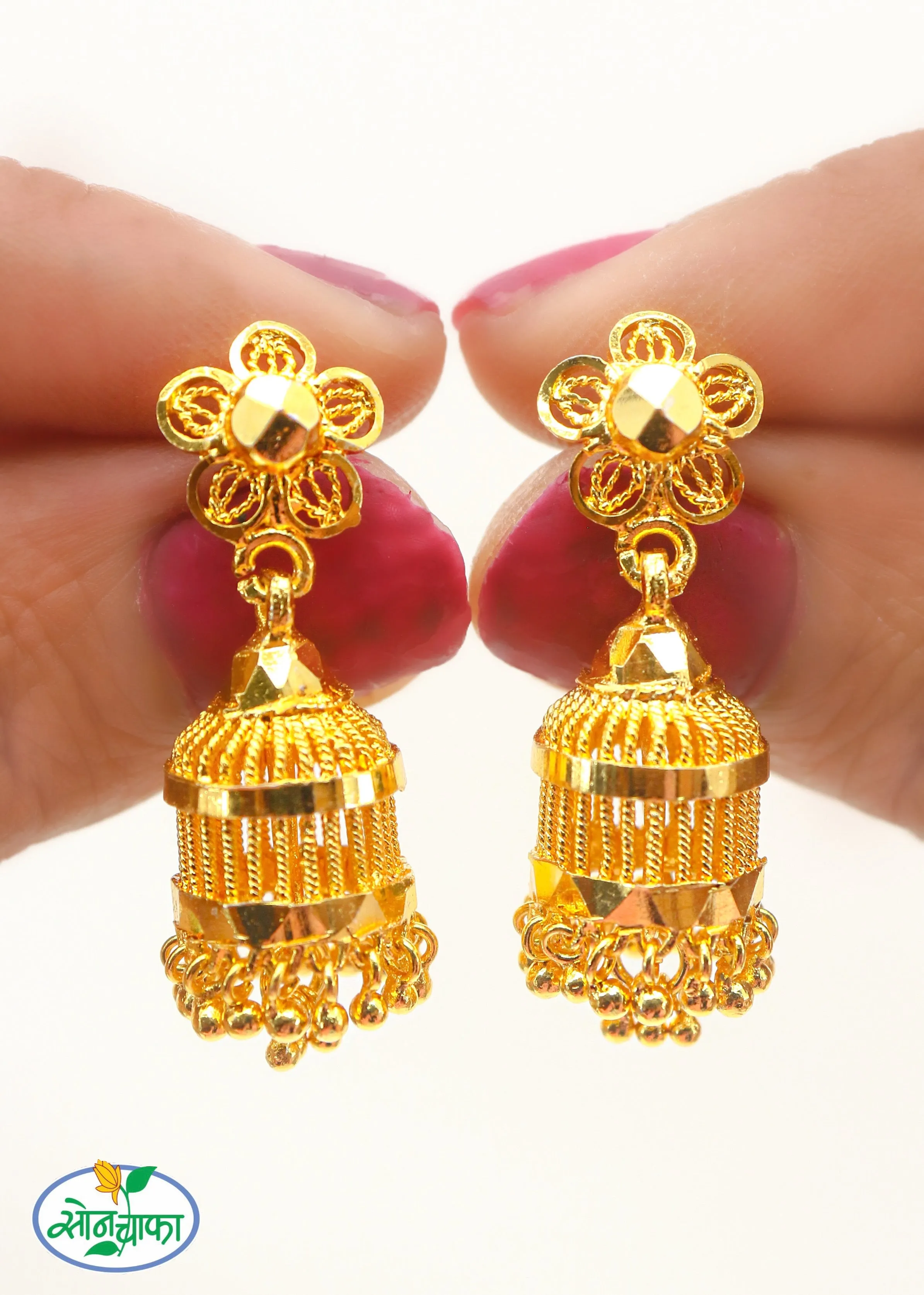 CHIC & DAINTY GOLDEN JHUMKI EARRINGS